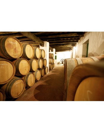 Vino Roble.tinto con crianza de seis meses en barrica